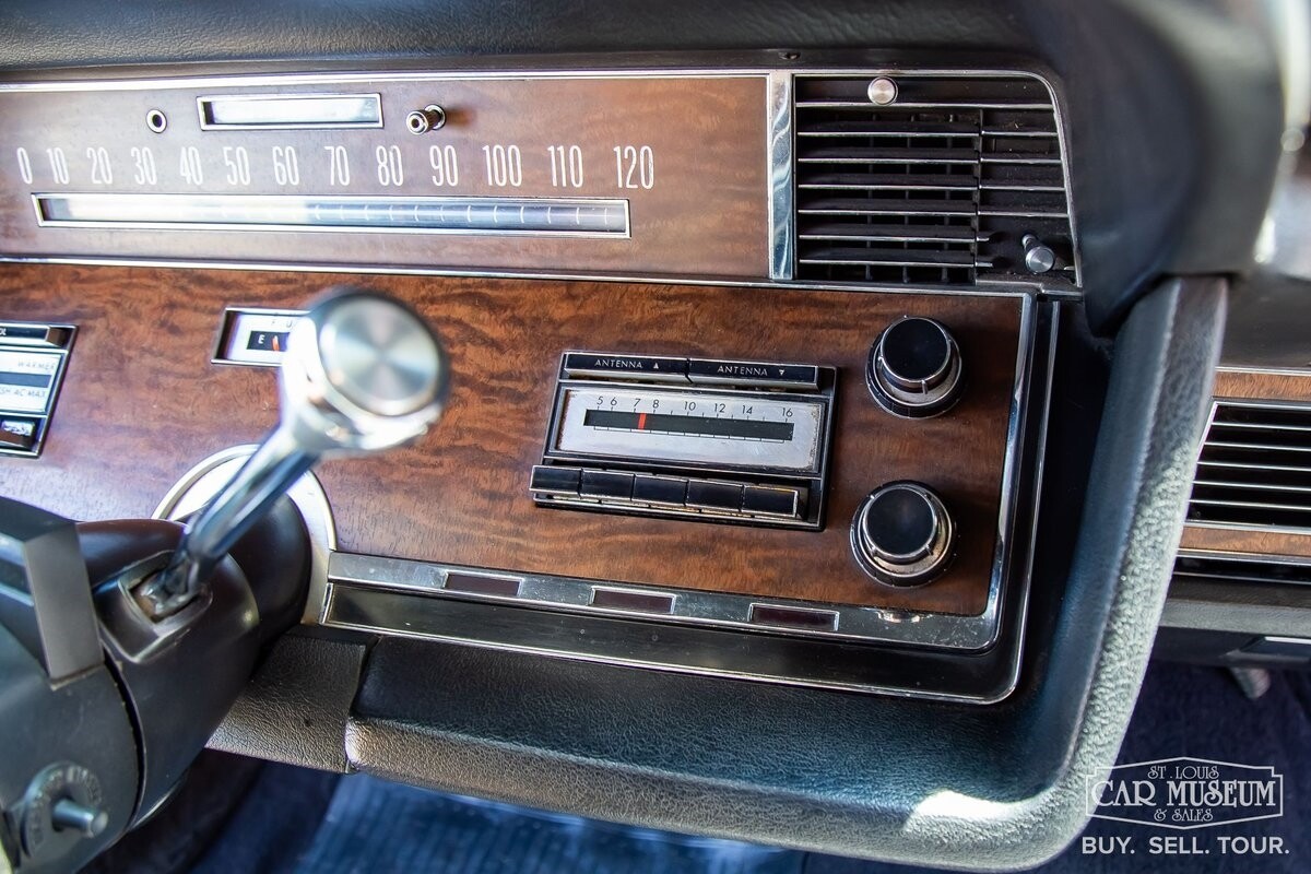 Lincoln-Continental-1969-Limousine-33