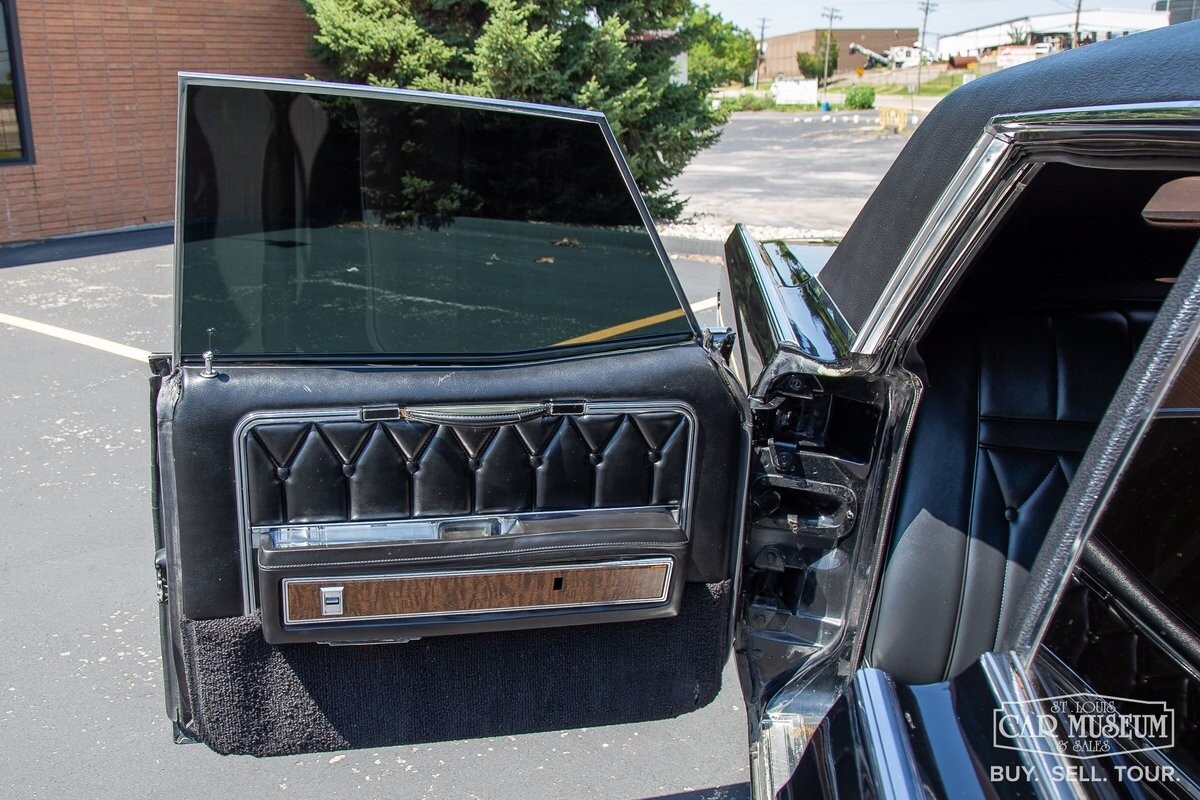 Lincoln-Continental-1969-Limousine-39