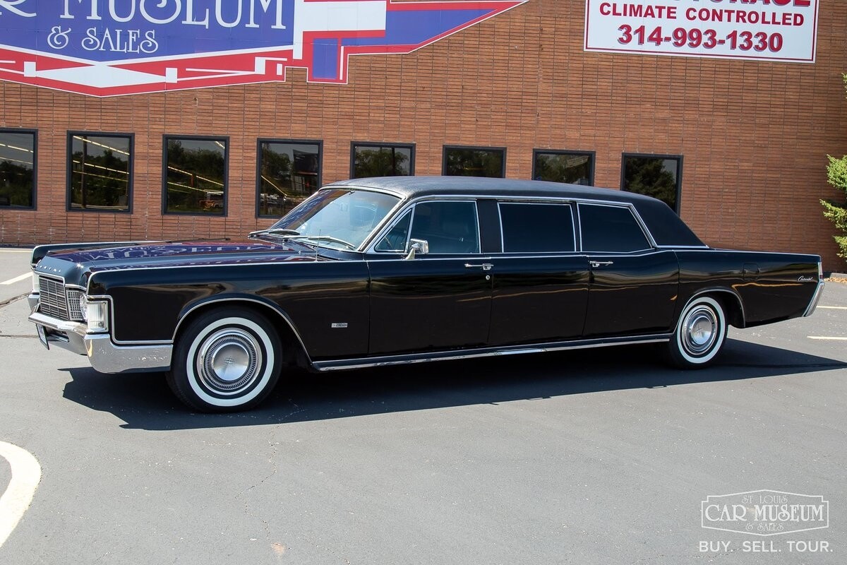 Lincoln-Continental-1969-Limousine
