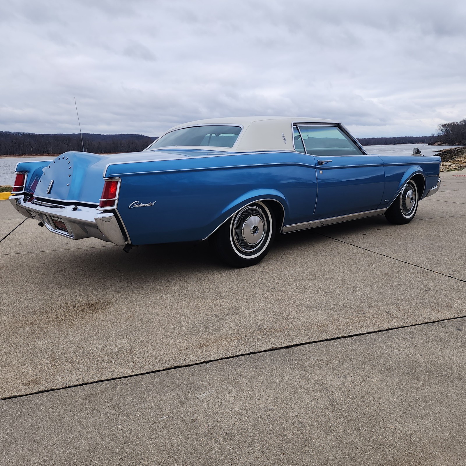 Lincoln-Continental-1971-2-Dr-Hardtop-1