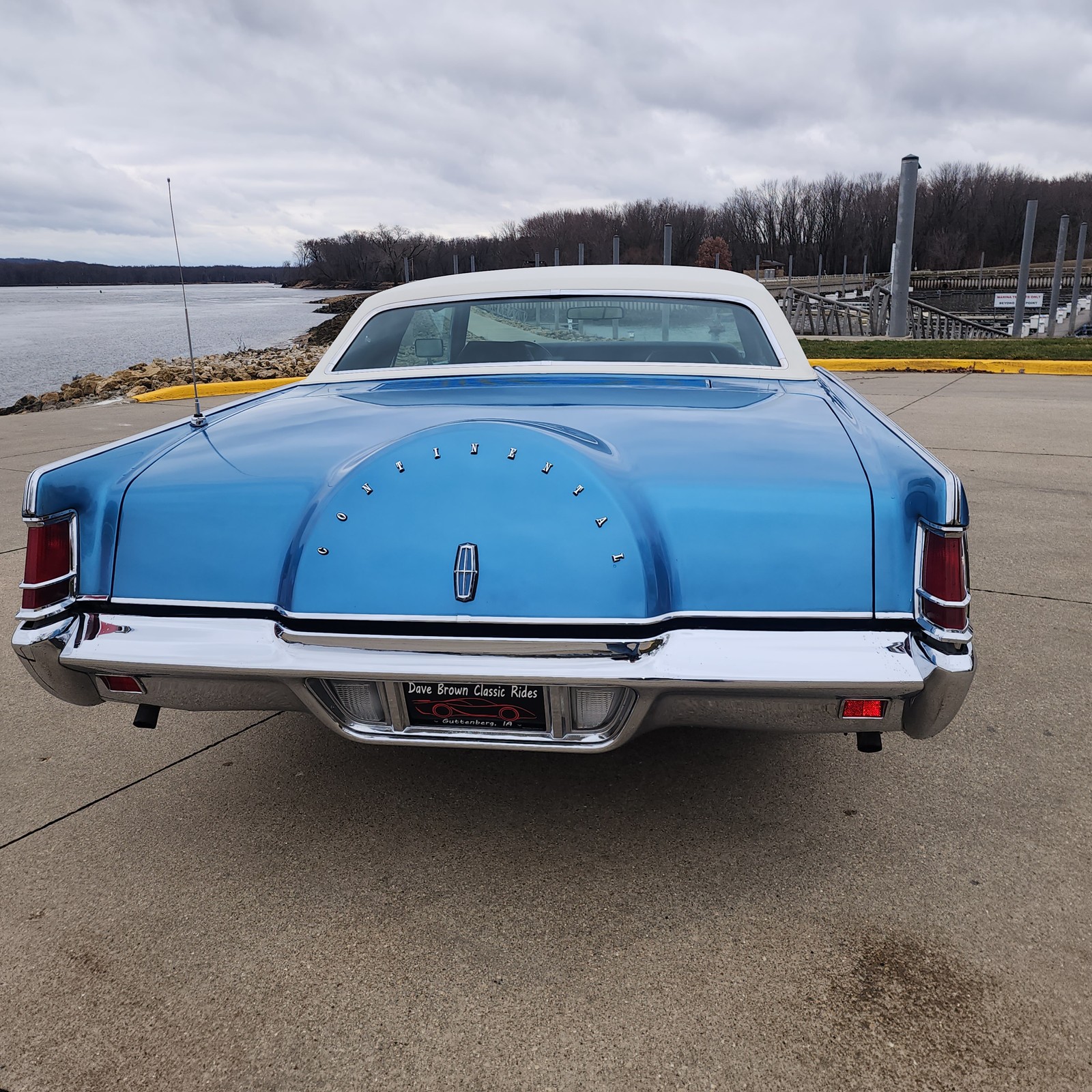 Lincoln-Continental-1971-2-Dr-Hardtop-2
