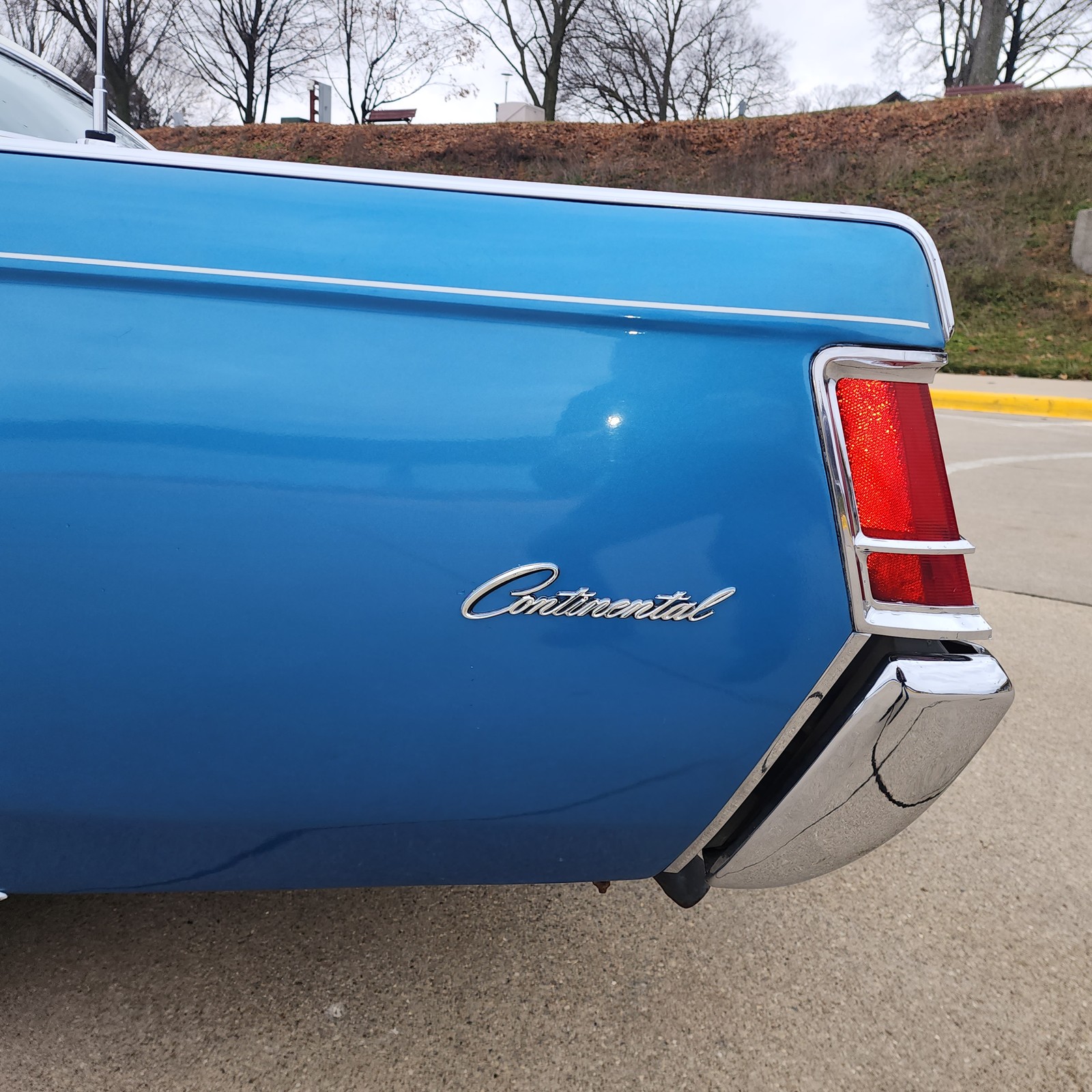 Lincoln-Continental-1971-2-Dr-Hardtop-3