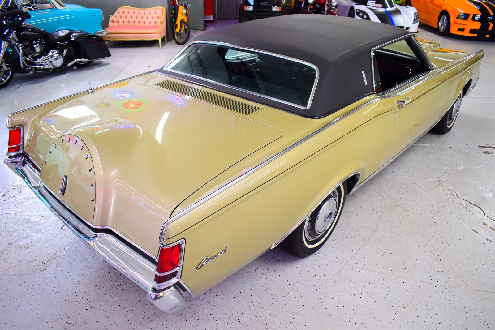 Lincoln-Continental-1971-Coupe-11