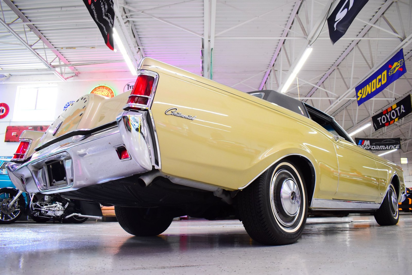 Lincoln-Continental-1971-Coupe-12