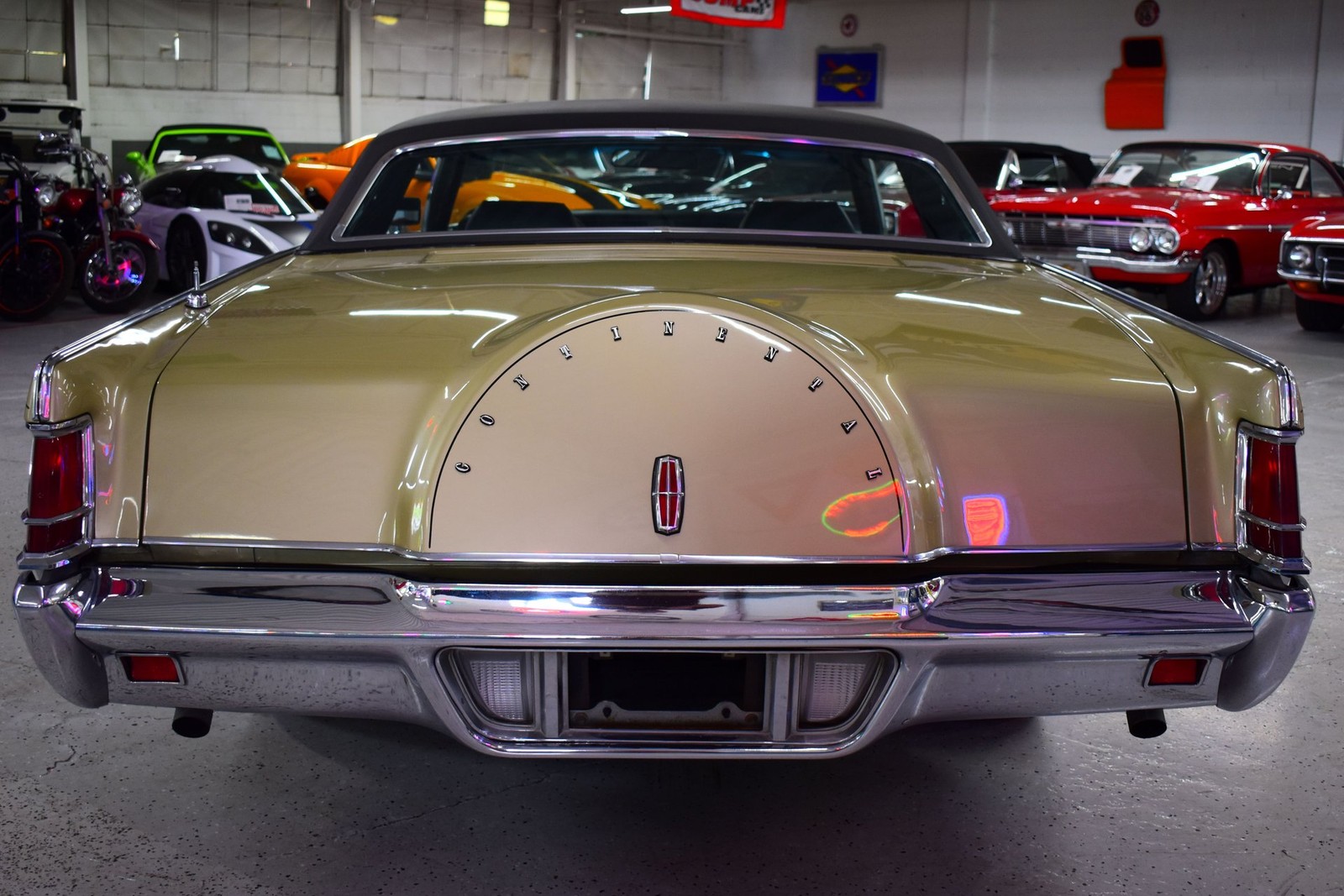 Lincoln-Continental-1971-Coupe-13