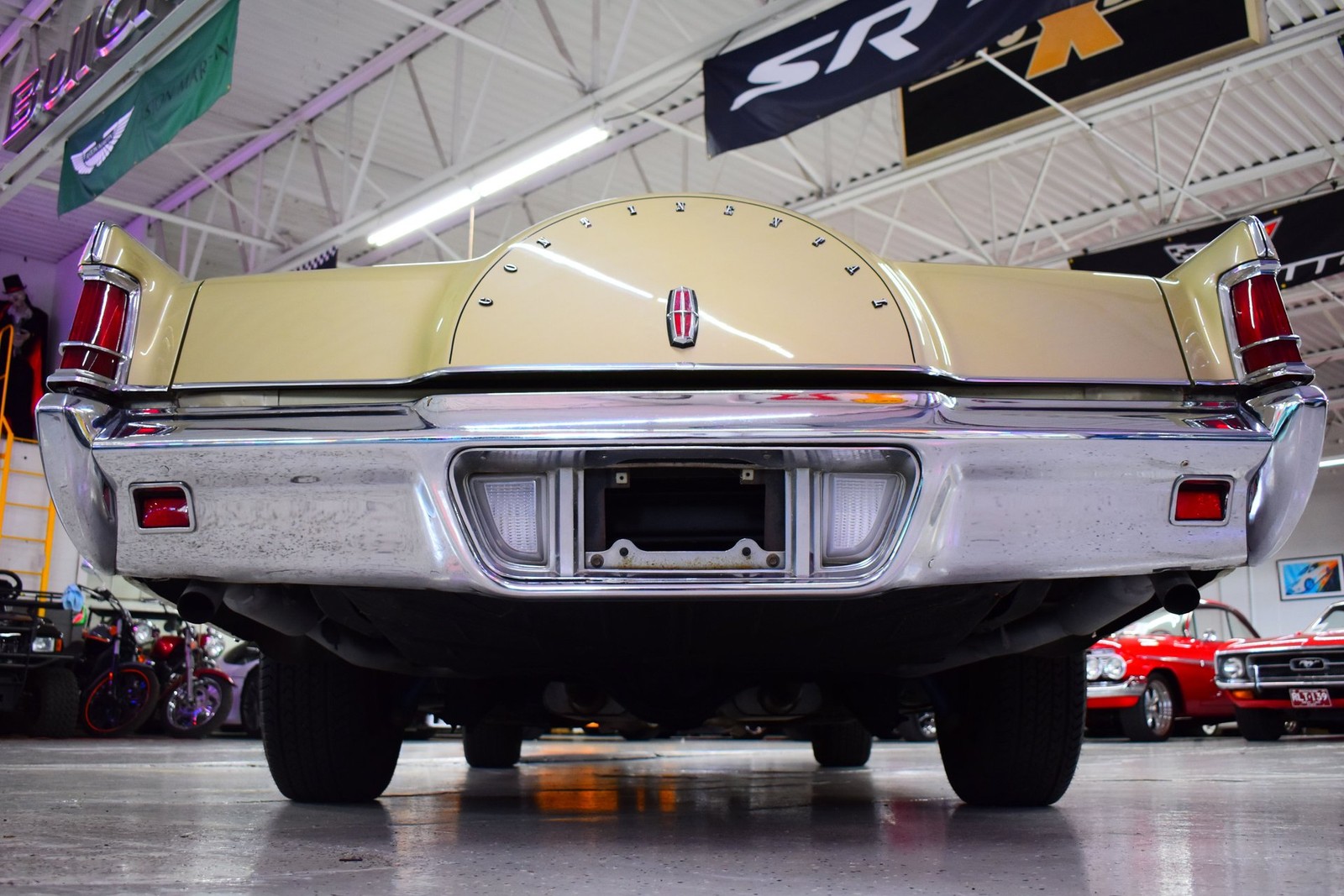 Lincoln-Continental-1971-Coupe-15