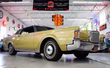 Lincoln-Continental-1971-Coupe-2