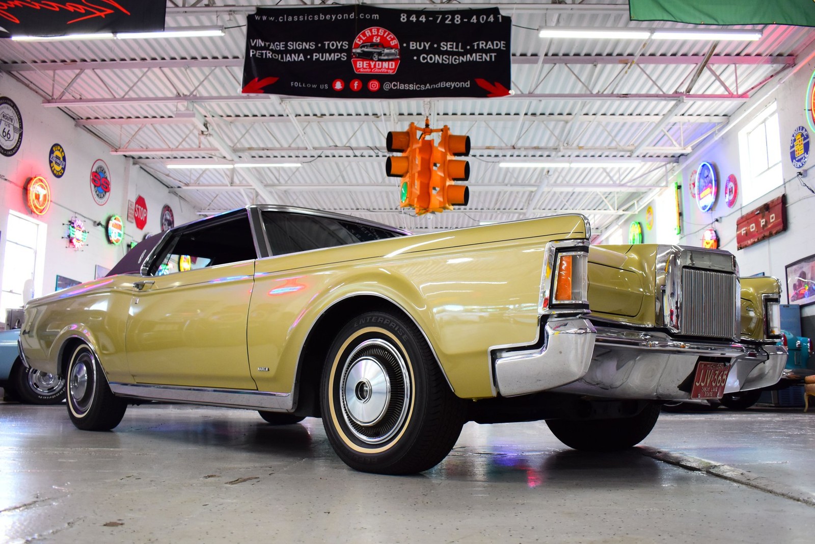 Lincoln-Continental-1971-Coupe-2