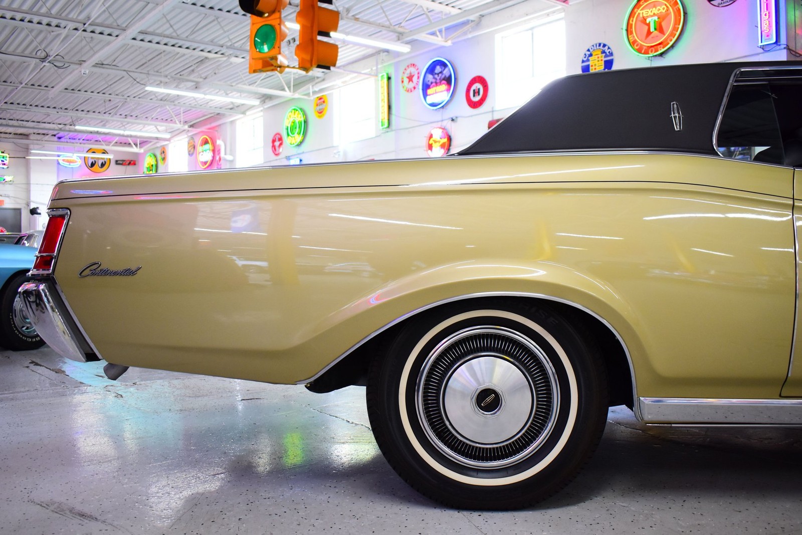 Lincoln-Continental-1971-Coupe-7