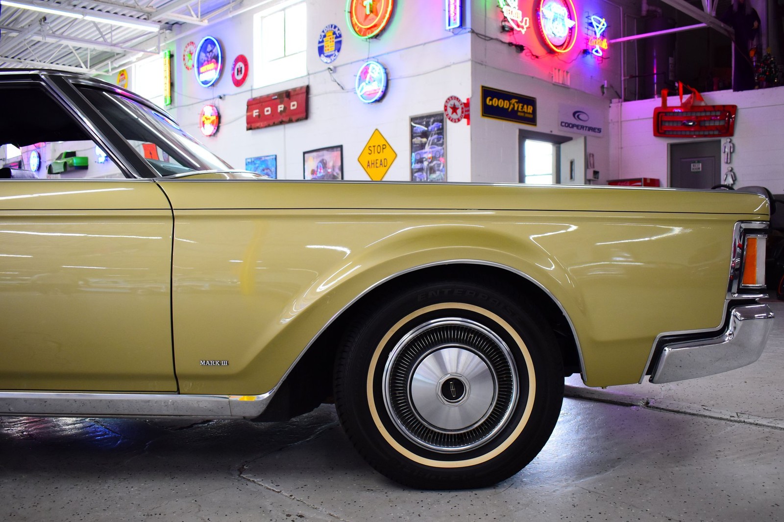 Lincoln-Continental-1971-Coupe-9