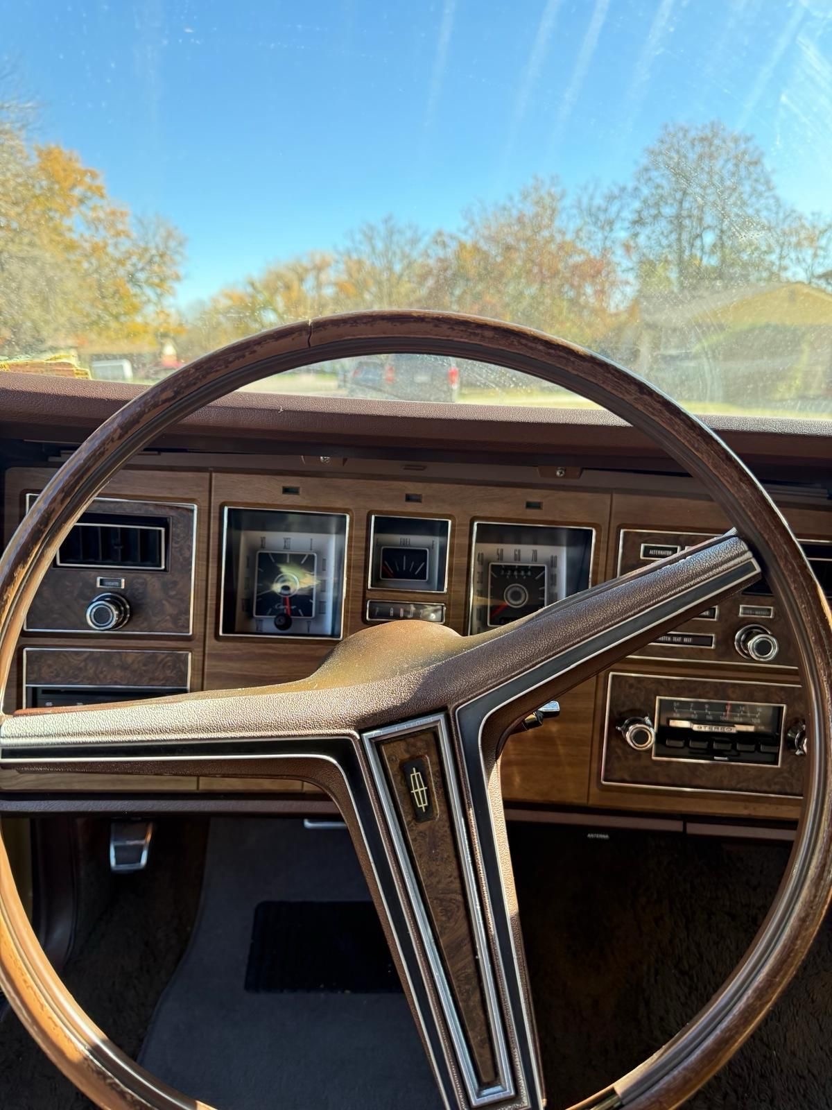 Lincoln-Continental-1972-Coupe-9