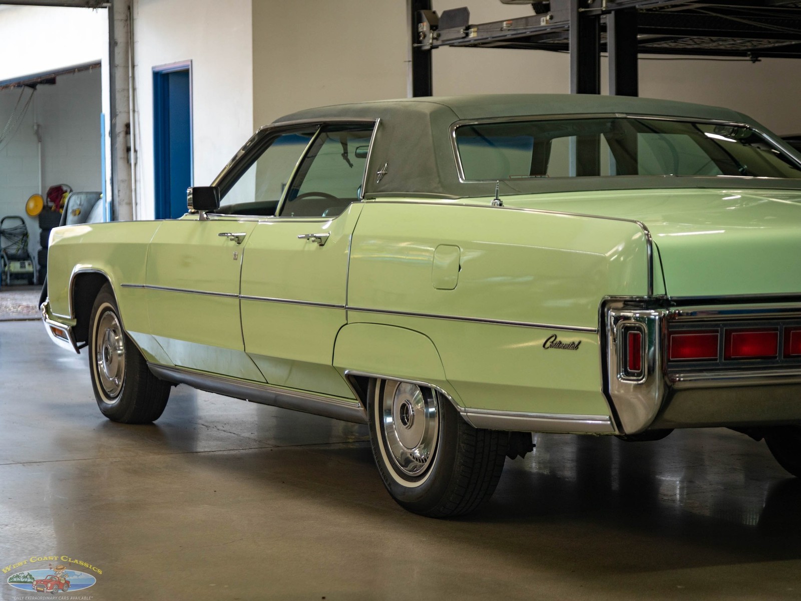 Lincoln-Continental-1973-4-Door-Sedan-19