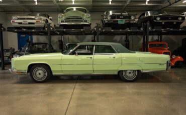 Lincoln-Continental-1973-4-Door-Sedan-2