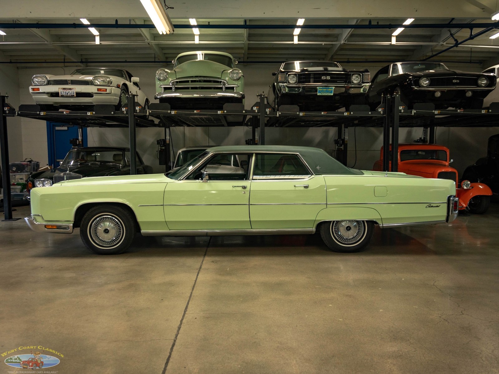 Lincoln-Continental-1973-4-Door-Sedan-2