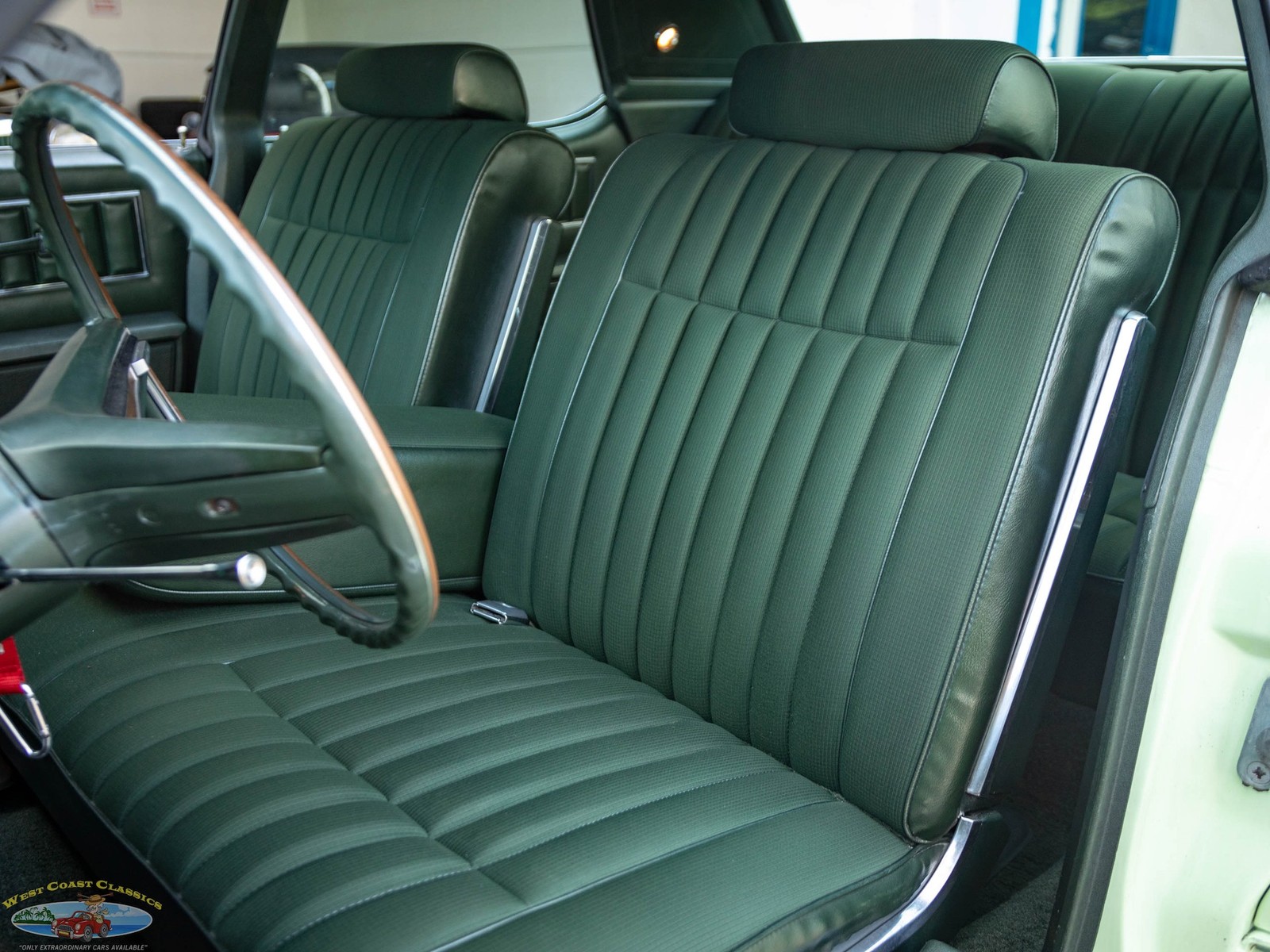 Lincoln-Continental-1973-4-Door-Sedan-24