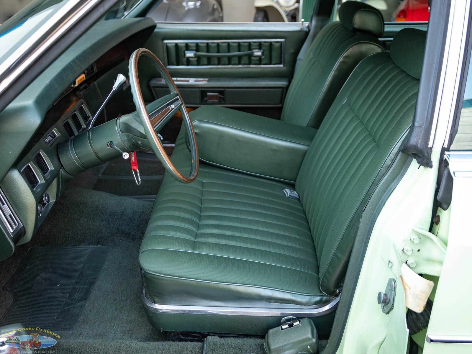 Lincoln-Continental-1973-4-Door-Sedan-27