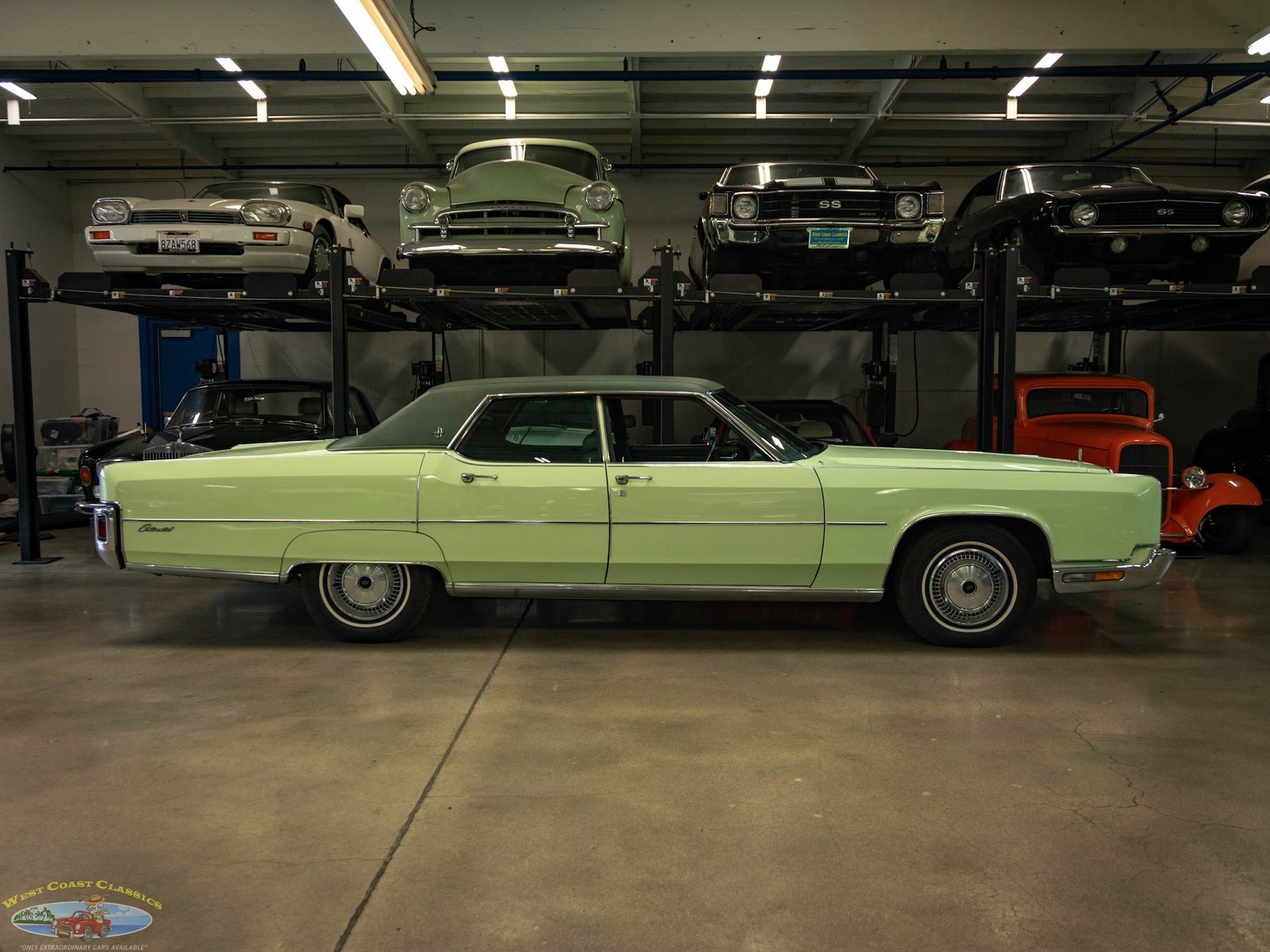 Lincoln-Continental-1973-4-Door-Sedan-6