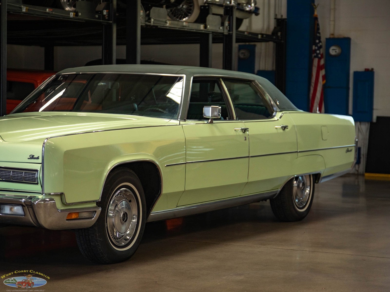 Lincoln-Continental-1973-4-Door-Sedan-8