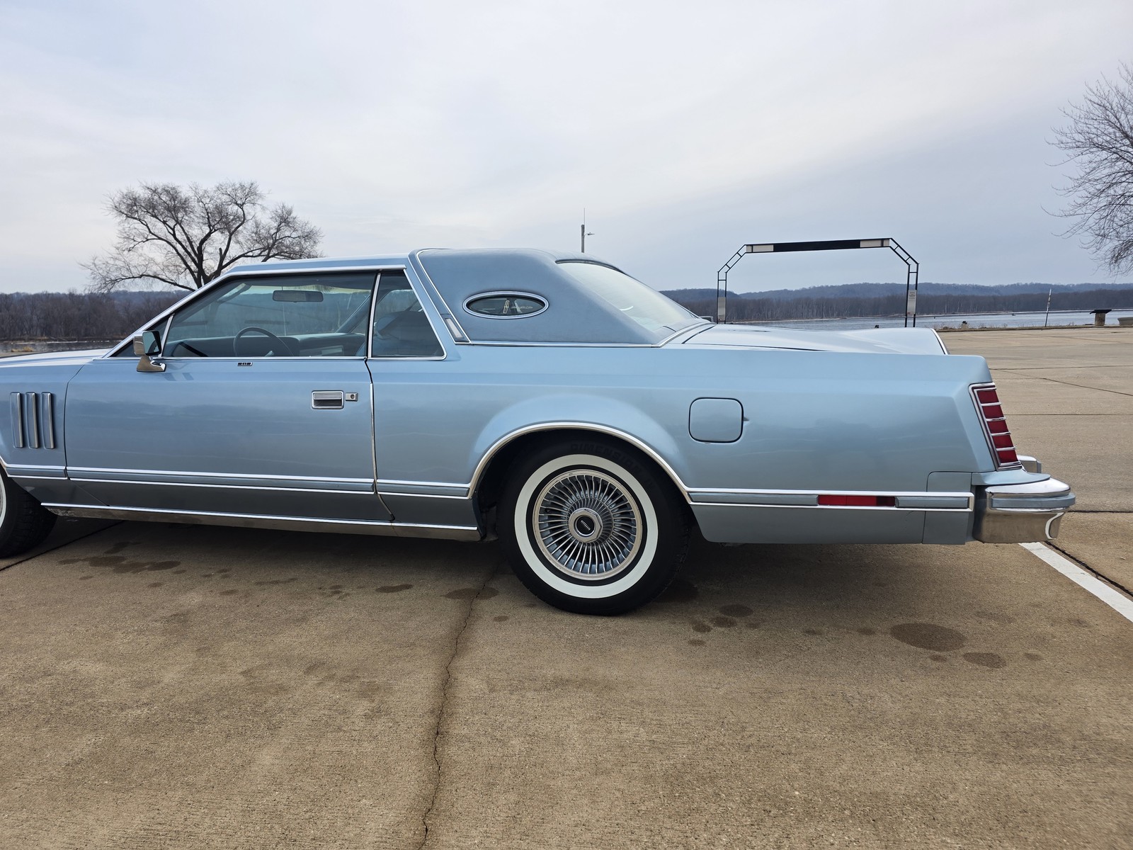 Lincoln-Continental-1978-sedan-10