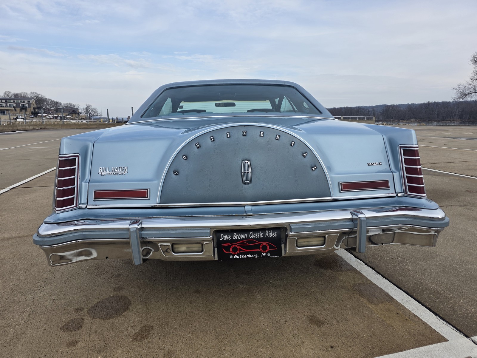 Lincoln-Continental-1978-sedan-11