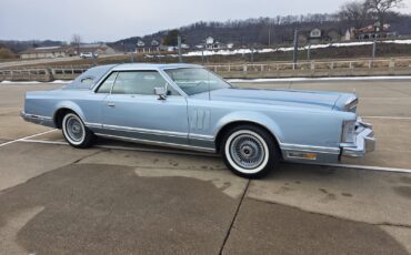 Lincoln-Continental-1978-sedan-2