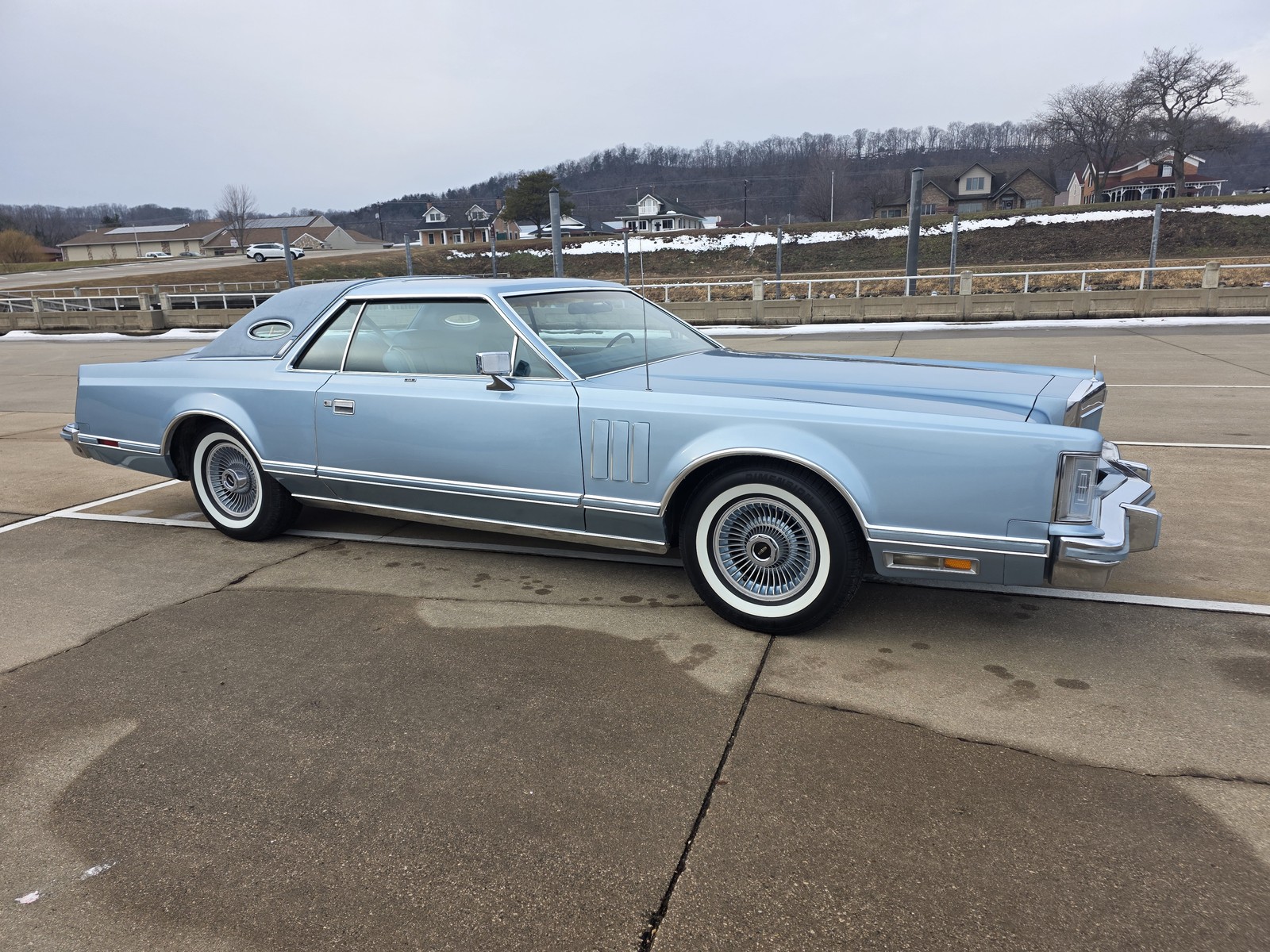 Lincoln-Continental-1978-sedan-2