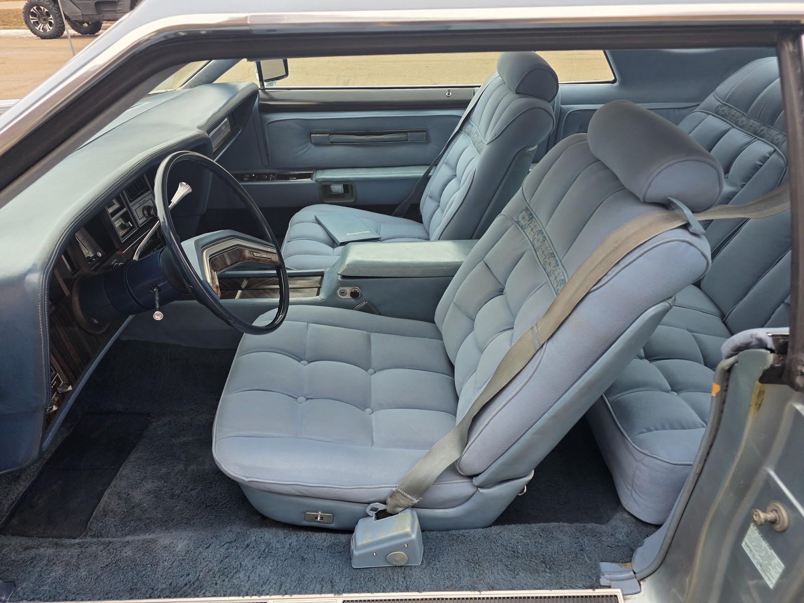 Lincoln-Continental-1978-sedan-20