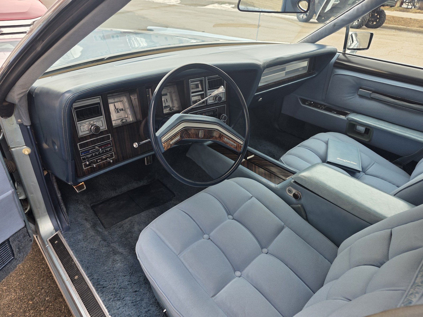 Lincoln-Continental-1978-sedan-21