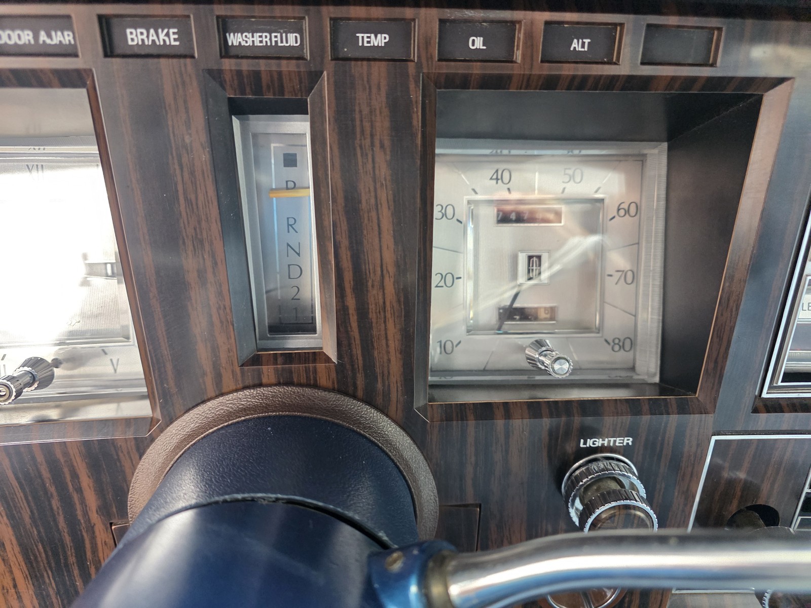 Lincoln-Continental-1978-sedan-25