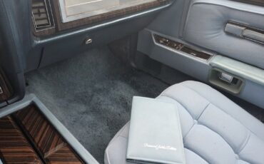 Lincoln-Continental-1978-sedan-27