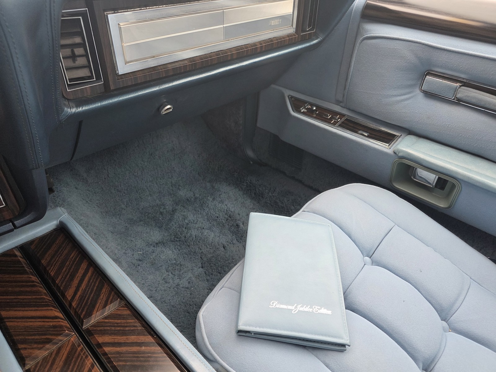 Lincoln-Continental-1978-sedan-27