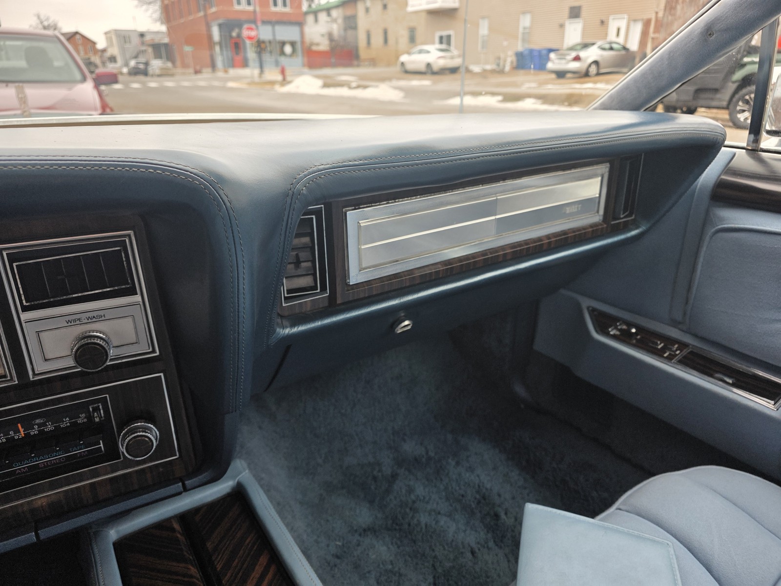 Lincoln-Continental-1978-sedan-28