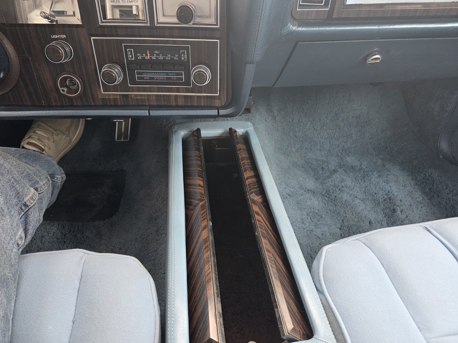 Lincoln-Continental-1978-sedan-29