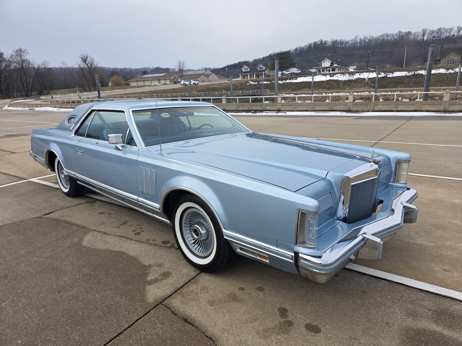Lincoln-Continental-1978-sedan-3