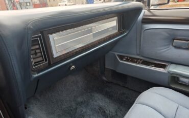 Lincoln-Continental-1978-sedan-32