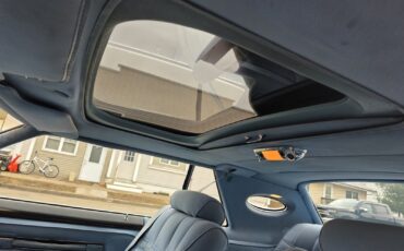 Lincoln-Continental-1978-sedan-35