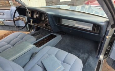 Lincoln-Continental-1978-sedan-38