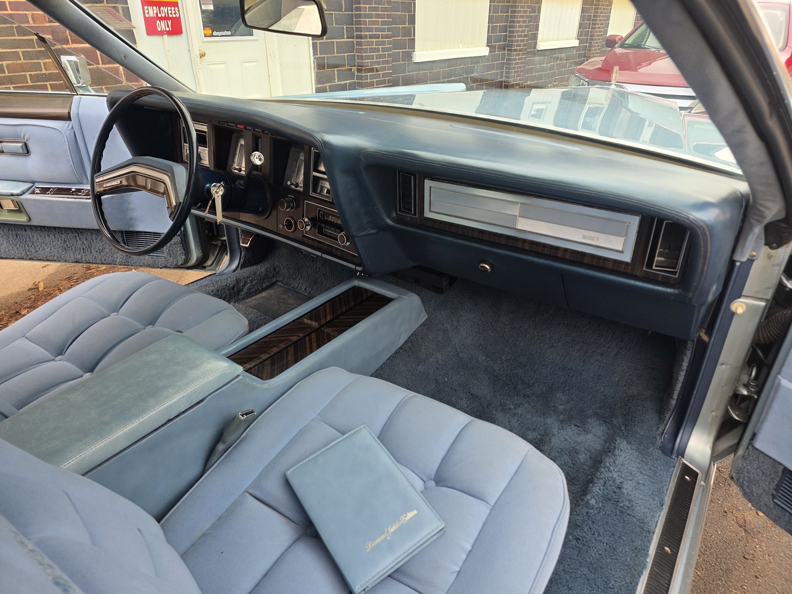Lincoln-Continental-1978-sedan-38