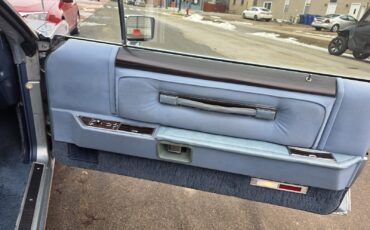 Lincoln-Continental-1978-sedan-39