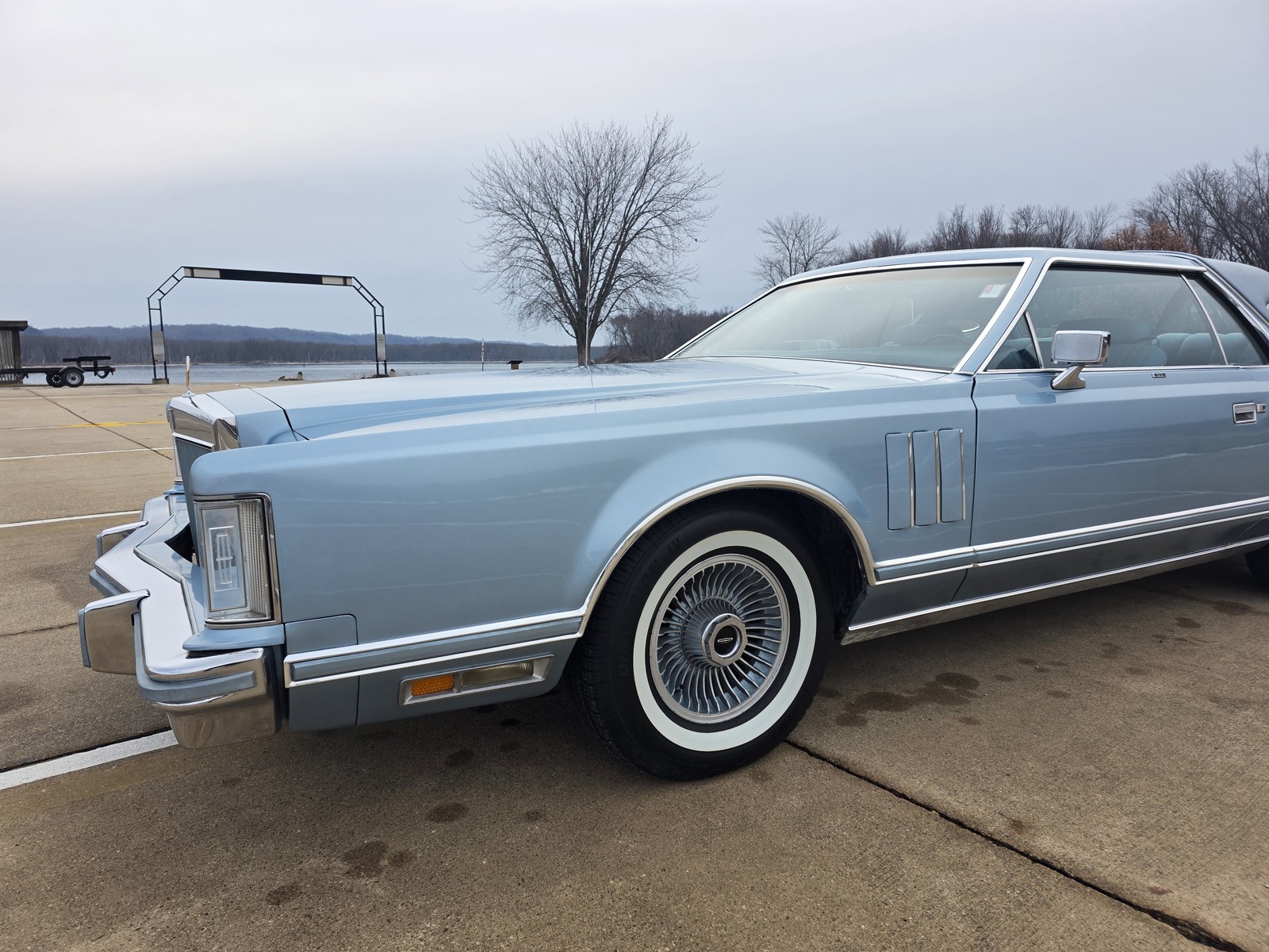 Lincoln-Continental-1978-sedan-8