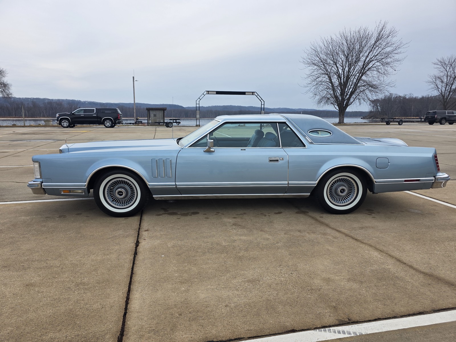 Lincoln-Continental-1978-sedan-9