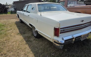 Lincoln-Continental-1979-Sedan-13