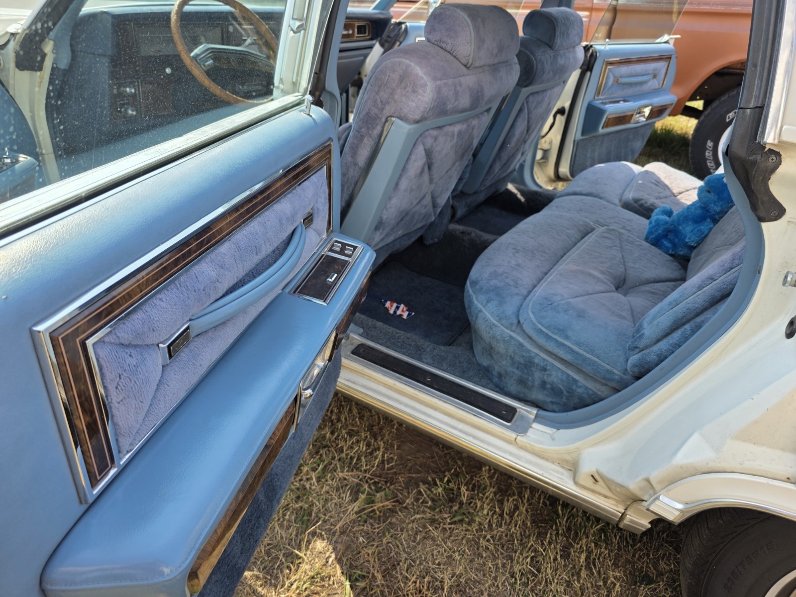 Lincoln-Continental-1979-Sedan-15