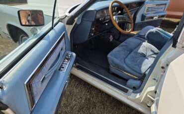 Lincoln-Continental-1979-Sedan-17