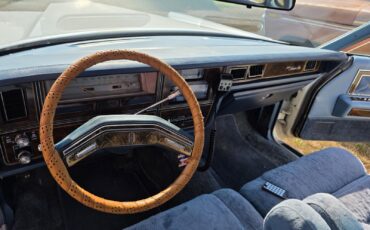 Lincoln-Continental-1979-Sedan-19