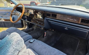 Lincoln-Continental-1979-Sedan-22