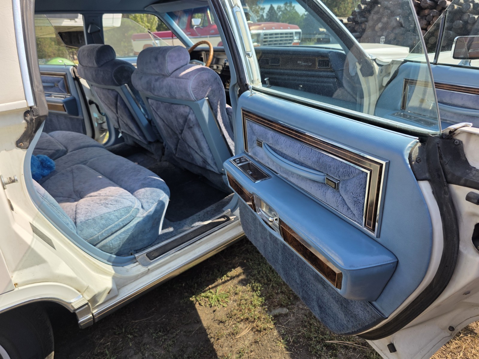 Lincoln-Continental-1979-Sedan-23