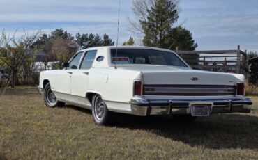 Lincoln-Continental-1979-Sedan-4