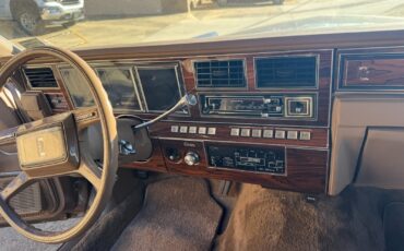 Lincoln-Continental-1982-Coupe-13