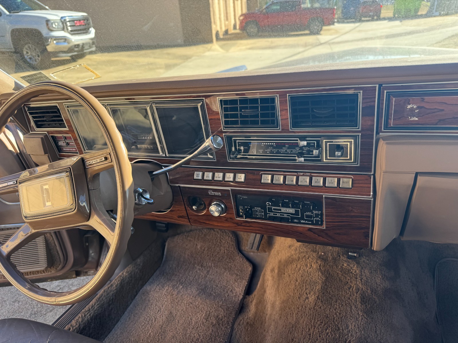 Lincoln-Continental-1982-Coupe-13